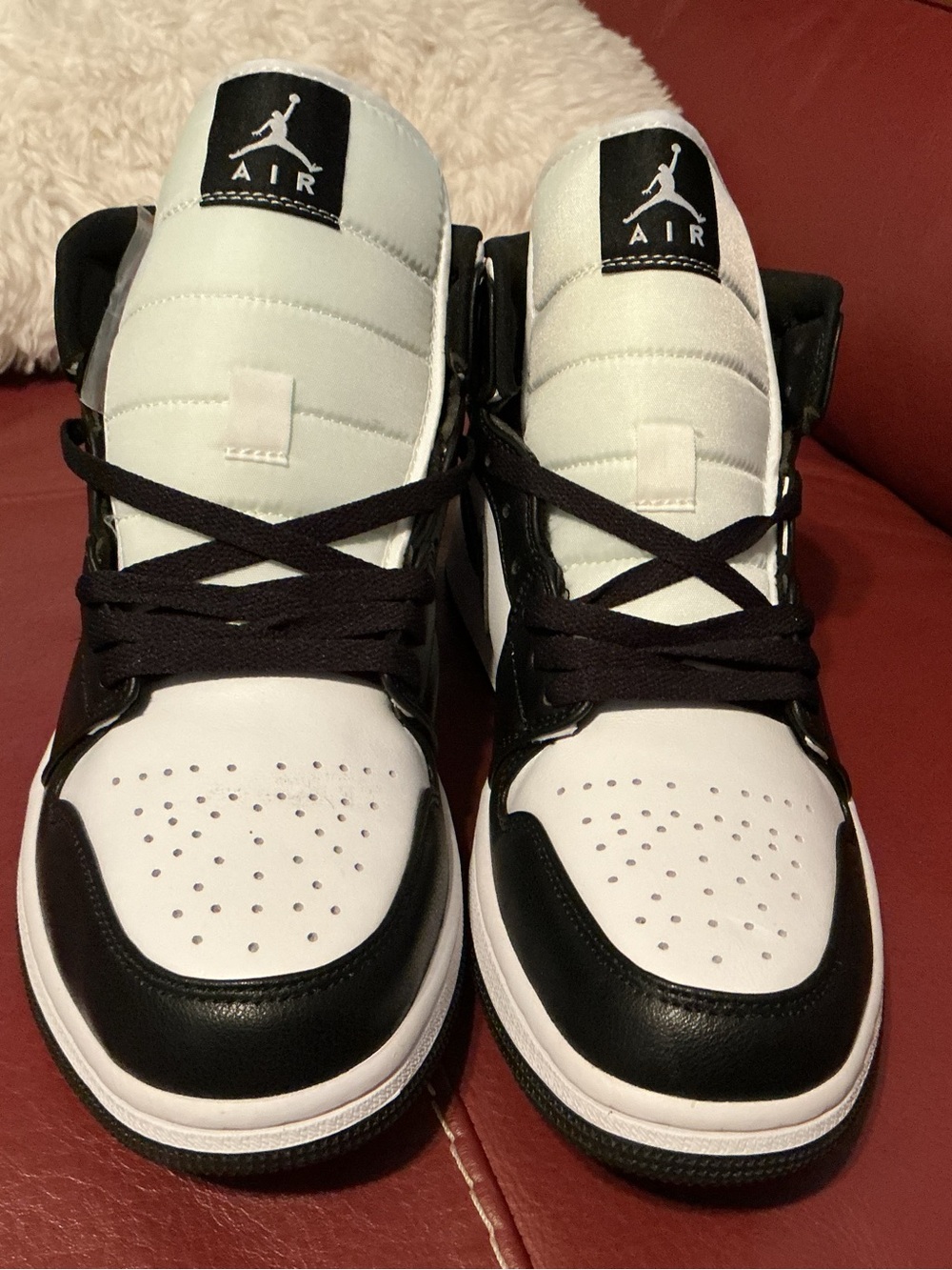 Nike Air Jordans in Black and White mens size 9.5